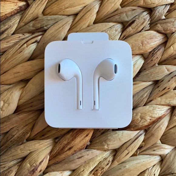 NIP! Wired Apple Ear Buds!